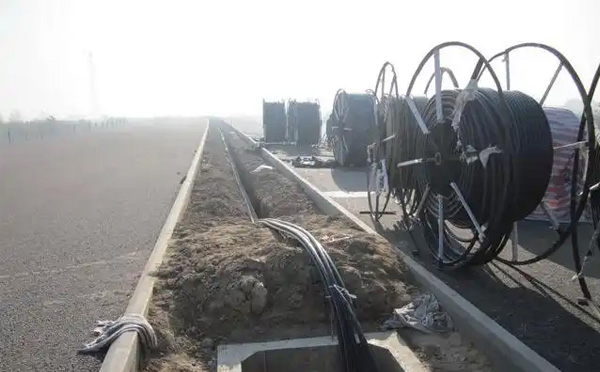 广河光缆施工如何应对复杂地形布线难题? 广河光缆施工如何应对复杂地形布线难题?